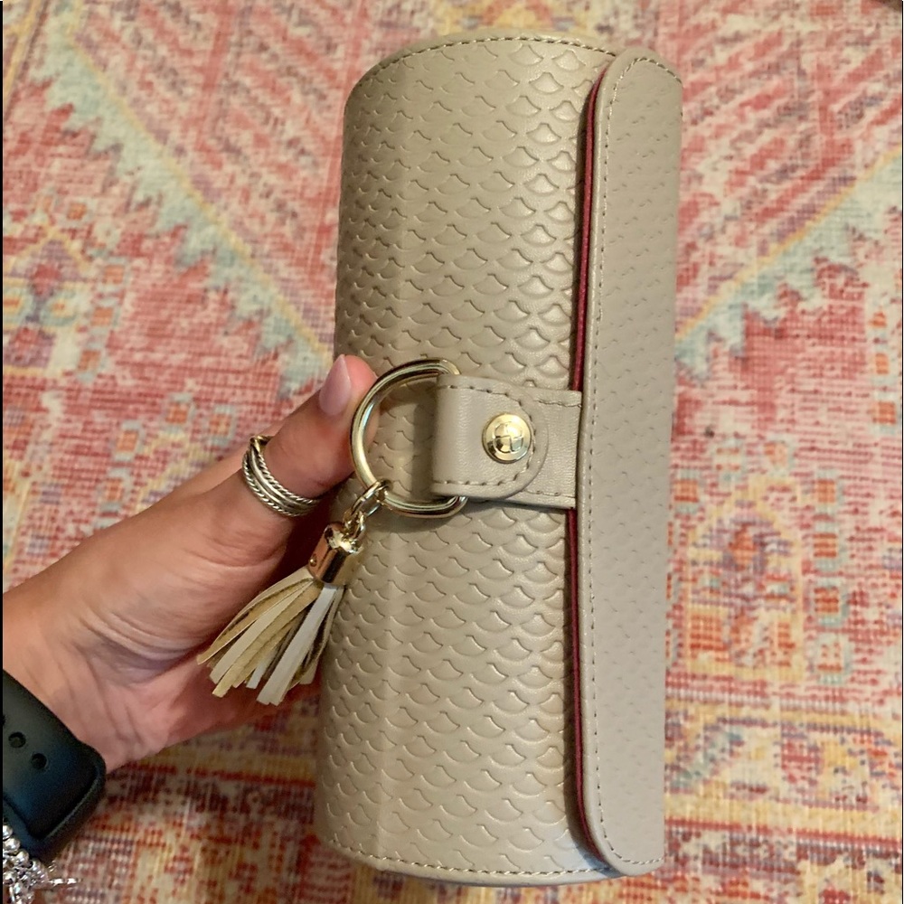 Travel jewelry holder